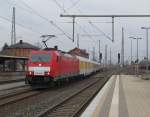 186 328-1 zieht am 21. Mrz 2013 einen Messzug in den Bahnhof Lichtenfels.