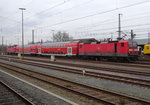 Eine Doppelstockgarnitur mit 143 867-0 am Schluss steht am 12. März 2016 im Bahnhof Lichtenfels.