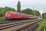 In Kürze erreicht 218 499-2 zusammen mit 218 434-9 Lindau Hbf, als sie mit dem IC 119 (Münster (Westf.) - Innsbruck Hbf) über den Bahndamm fuhren. Nach der Ankunft im Hauptbahnhof, übernahm die 1016 040 den Zug, um diesen an den Zielbahnhof zu bringen.