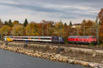 Der Eurocity EC 195 aus Zürich nach Lindau auf dem Bahndamm mit den wartenden 218ern.