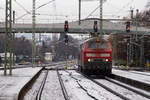 218 428-1 rangiert an den EurCity EC 191 in Lindau Hbf. 7.12.20