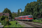 Der bereits gezeigte Zug mit 218 435 und Rotlingen verlässt am Nachmittag des 8. August 2016 Lindau wieder in Richtung Ulm. Hier bei der Abzweigung Lindau Aeschach.