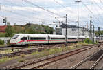 812 047-0 (Tz 9047) als umgeleiteter ICE 596 (Linie 11) von München Hbf nach Berlin Hbf (tief) durchfährt den Bahnhof Ludwigsburg auf Gleis 1.
[28.7.2020 | 14:18 Uhr]