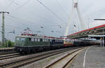 Ein Museums-Lok- und Wagenzug, geführt von der 140 128, durchfährt, vom DB-Museum Koblenz-Lützel kommend, am 12.09.2013 den  oberen Teil des Hbf. Ludwigshafen