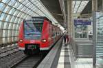 425 728-3 als S3 nach Karlsruhe Hbf am Nachmittag des 24.05.14 beim Halt in Ludwigshafen (Rhein) Mitte.