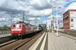 120 154-0 mit dem EC 6 von Zrich HB nach Hamburg-Altona am Nachmittag des 24.05.14 im Bahnhof Ludwigshafen (Rhein) Mitte.