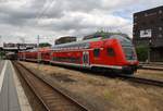 RE85 (RE21450) von Hamburg Hauptbahnhof nach Puttgarden fährt am 25.6.2017 aus dem Lübecker Hauptbahnhof aus.