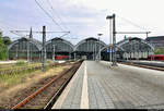 Blick auf die vierschiffige Bahnhofshalle in Lübeck Hbf, die alle Bahnsteiggleise (1-2, 4-9) überspannt.
Von 2003 bis 2009 wurde der Bahnhof umfassend modernisiert.
[5.8.2019 | 10:44 Uhr]