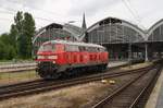 218 453-9 ist am 25.6.2017 im Lübecker Hauptbahnhof auf Rangierfahrt in Richtung Süden/BW.