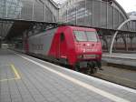 145-CL 001 hat soeben den SDZ 39246 von Cottbus nach Lbeck gebracht und setzt sich nun an das andere Ende des Zuges, um ihn in die Abstellgruppe zu ziehen. Lbeck Hbf 20.12.08.