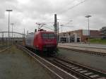 145-CL 001 setzt sich nun an den Leerzug des SDZ 39246 aus Cottbus um ihn in die Abstellgruppe zu ziehen. Lbeck Hbf 20.12.08.