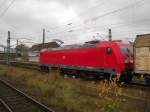 185 347-2 durchfhrt am 20.12.08 mit CS 49829 Lbeck Nordlankai - Mnchen Ost Rbf den Lbecker Hbf auf Gl. 6.