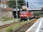 Die 143 805-0 bei der Einfahrt in den Lbecker Hbf aufgenommen am 18.08.09.