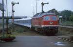 BR 232-640-3 fhrt mit ihrem Interregio der Relation Cottbus-Leipzig-Schwerin-Lbeck in dem noch nicht umgabauten HBF von Lbeck ein im Jahre 1994