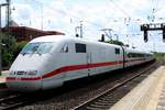 401 507-9 (Tz 107  Plattling ) als ICE 972 (Linie 22) von Stuttgart Hbf nach Kiel Hbf bei der Durchfahrt im Bahnhof Lüneburg auf der Bahnstrecke Hannover–Hamburg (KBS 110). [6.7.2017 - 12:11 Uhr]