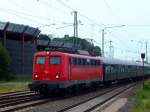 Die 140 184-3 bringt die Wagons für den Ostsee-Express.