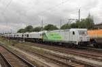 DB Schenker fhrt jetzt auch CO2-frei durch Magdeburg ;-) 185 389-4 bringt fnf Class 77 (die im Betrieb sicherlich Einiges an CO2 auspusten) nach Cottbus.