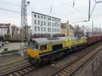 Durchfahrt eines Gterzuges in Magdeburg Bukau am 17.04.2013