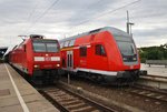 Während 146 019 mit dem RE14 (RE17739) von Magdeburg Hauptbahnhof nach Dessau Hauptbahnhof auf Ausfahrt wartet, verlässt die RB40 (RB17927) von Braunschweig Hauptbahnhof nach Burg(Magdeburg)