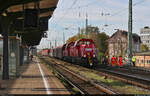 Vorbei an den Gleisbauarbeitern lassen sich 261 011-1 und 261 019-4 (Voith Gravita 10 BB) mit Wagen aus dem Nachterstedter Novelis-Werk im Bahnhof Magdeburg-Neustadt ausrollen. Kurz vor dem Ziel Magdeburg-Rothensee musste der Zug noch an einem roten Signal stoppen.

🧰 DB Cargo
🕓 25.10.2021 | 11:12 Uhr