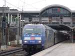 101 102  Wir Menschen sind alle gleich  steht hier kurz vor der Abfahrt im Mainzer Hbf.