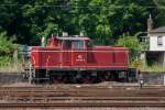 EfW 260 588 sonnt sich am 26.06. am Rande des Mainzer Hauptbahnhofs.