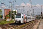 Süwex 429 625 erreicht als RE 14 von Frankfurt nach Mannheim den Mainzer Hauptbahnhof. Fotografiert am 20.05.2024. 