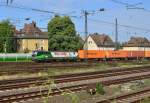 Blick aus der Ferne auf die OHE 193 219 mit ihrem Kastelzug in Mainz Bischofsheim am 4.6.2015