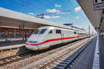 401 057-5 fährt als ICE 578 (Stuttgart Hbf -
 Frankfurt (Main) Hbf - Kassel-Wilhelmshöhe - Hamburg-Altona) in Mannheim Hbf ein.
Aufgenommen am 20.4.2017.