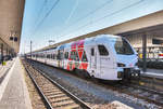 429 115 wartet in Mannheim Hbf, auf die Abfahrt, als RE 4492 nach Mainz Hbf.
Aufgenommen am 20.4.2017.