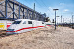 401 570-7 fährt als ICE 370 (Basel SBB - Kassel-Wilhelmshöhe - Wolfsburg Hbf - Berlin Hbf (tief)) in Mannheim Hbf ein.
Aufgenommen am 20.4.2017.