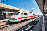 401 088-0 hält als ICE 73 (Kiel Hbf - Kassel-Wilhelmshöhe - Basel SBB - Zürich HB) in Mannheim Hbf.
Aufgenommen am 20.4.2017.