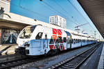 429 123 wartet als RE 4496 (Mannheim - Worms Hbf - Mainz Hbf - Frankfurt (Main) Hbf), in Mannheim Hbf, auf die Abfahrt.