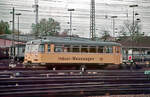 Nach seiner Ausmusterung 1969 wurde der ex 795 244 im Jahr 1972 in einen Indusi-Messwagen umgebaut und in 724 003 umgenummert. 1982 stand dieses Tfz. gegenüber dem Hbf. Mannheim.