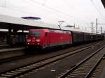 Eine BR 185 mit 11 Wagen Gterzug in Mannheim Hbf am 31.07.11