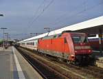 101 061-0 steht mit dem IC 2313 Hamburg Altona - Stuttgart am 18.10.2011 in Mannheim