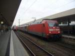 101 052-9 steht mit dem EC 102 Chur - Hamburg Altona am 31.10.2011 in Mannheim