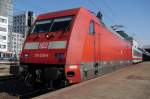 101 039 im Mannheimer Hbf mit durchgebranntem unteren Spitzenlicht.