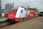 101 081 mit neuen Werbefolien bei der Ausfahrt aus dem Mannheimer Hbf.