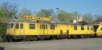 704 002-5 wurde fr lngere Zeit im Mannheimer Hbf gegenber dem Rettungszug abgestellt. Daneben ist noch ein Teil von 711 106 zu erkennen. (18.04.2011)