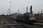 ES 64 U2-073 (182 573-6) fhrt bei sch...nem Wetter mit EC 7 fr DB Fernverkehr in den Mannheimer Hbf.