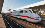 401 078-0 als ICE 70 (Chur - Frankfurt (Main) Hbf - Kassel-Wilhelmshöhe	- Hamburg-Altona), am 18.3.2016 beim Halt in Mannheim Hbf.