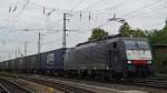 189 211-6 von MRCE ist mit einem Containerzug in Mannheim unterwegs. (23.09.12)