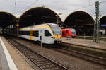 Doppelkopf mal ganz anders, vorne verlässt gerade der ET 705 Mönchengladbach nach Venlo als RE13 und am Bahnsteig dahinter, eine RE13 die bald nach Koblenz Hbf aufbricht. 29.9.2016