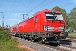 Ausfahrt am Nachmittag des 22.05.2019 von 193 373 mit ihrem Containerzug nach Italien, den sie nur bis Basel SBB RB bespannte, aus dem Überholgleis vom Bahnhof Müllheim (Baden) in Richtung