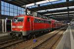 111 187-1 steht am 13.8.2017 mit dem RE4863 von Nürnberg Hauptbahnhof im Münchener Hauptbahnhof.