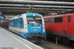 Am 05.05.09 verlt die Arriva 183 001 den Mnchner Hauptbahnhof, nachdem eine V60 ihren aus Alex- und tschechischen Wagen gebildeten Zug abgezogen hat.