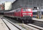 218 458-8 steht am 24. Juni 2011 mit einem RE nach Buchloe auf Gleis 28 im Mnchener Hbf.