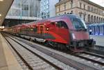 RJ66 von Budapest-Keleti hat am Abend des 13.8.2017 den Münchener Hauptbahnhof erreicht.