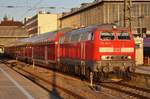 218 415-8 wartet am 13.8.2017 mit dem RE57516 nach Füssen im Münchener Hauptbahnhof auf Abfahrt.